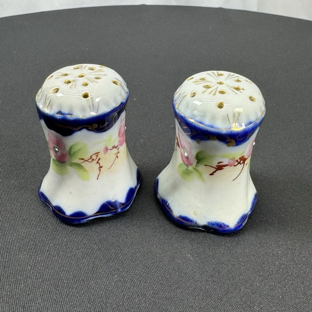 Antique Blue Trimmed Floral Design‎ Salt & Pepper Shakers